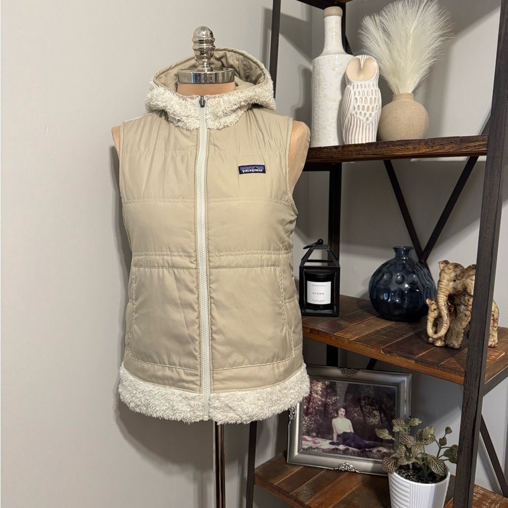 Patagonia Los Gatos Reversible Hooded Vest Tan/Ivory Sherpa Fleece Womens MED - Picture 3 of 13